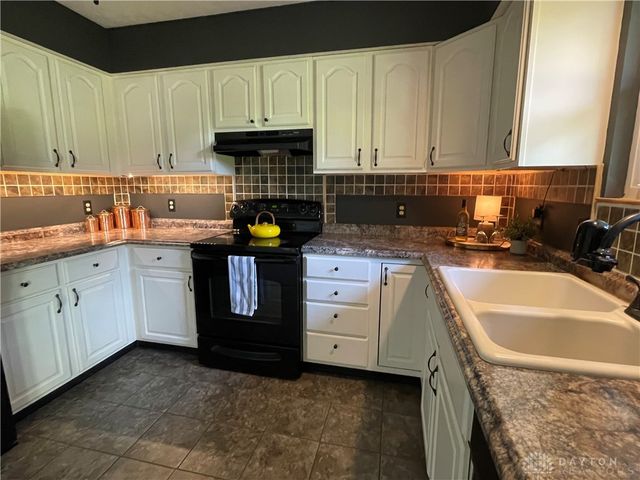 75 Viking Drive, Eaton, OH 45320