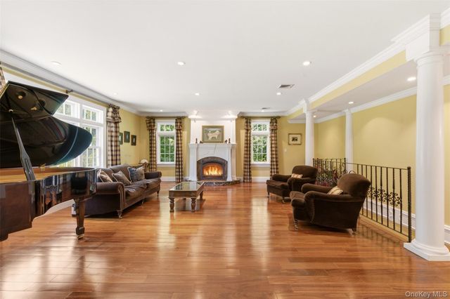 2 Shore Drive, Manhasset, NY 11030