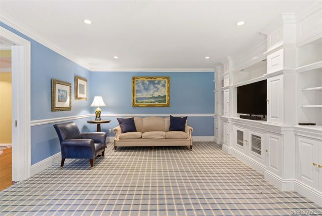2 Shore Drive, Manhasset, NY 11030