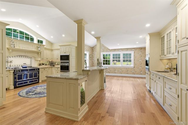 2 Shore Drive, Manhasset, NY 11030