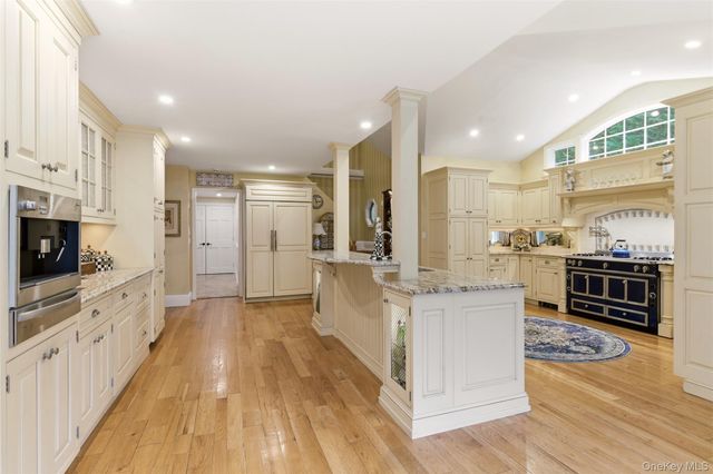 2 Shore Drive, Manhasset, NY 11030