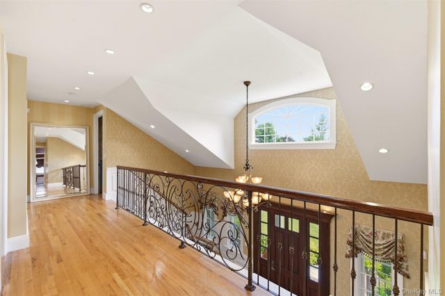 2 Shore Drive, Manhasset, NY 11030