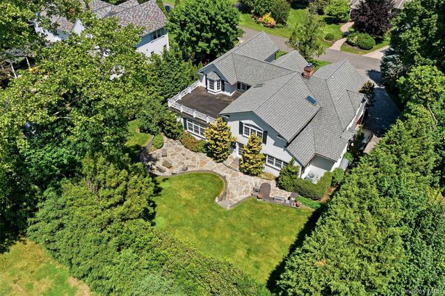 2 Shore Drive, Manhasset, NY 11030
