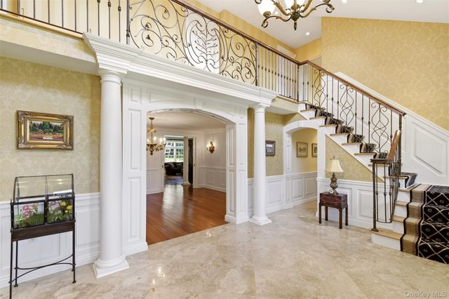 2 Shore Drive, Manhasset, NY 11030