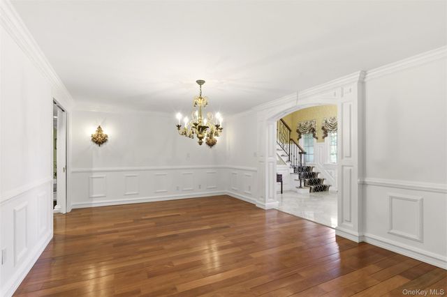 2 Shore Drive, Manhasset, NY 11030