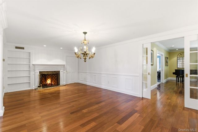 2 Shore Drive, Manhasset, NY 11030