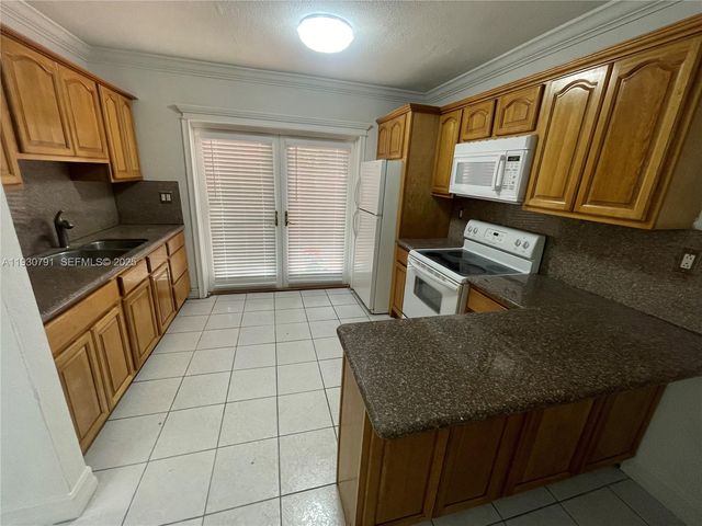 6450 W 27th Way 101, Hialeah, FL 33016