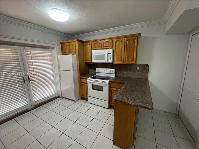 6450 W 27th Way 101, Hialeah, FL 33016