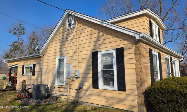 7808 Glaser Ln, Louisville, KY 40228