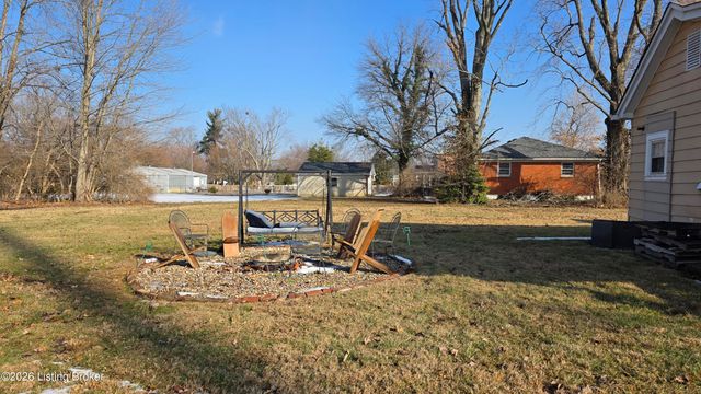 7808 Glaser Ln, Louisville, KY 40228