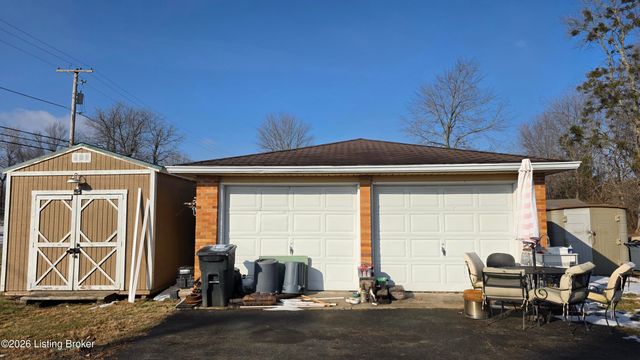 7808 Glaser Ln, Louisville, KY 40228