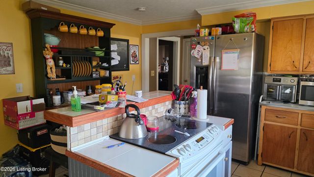 7808 Glaser Ln, Louisville, KY 40228