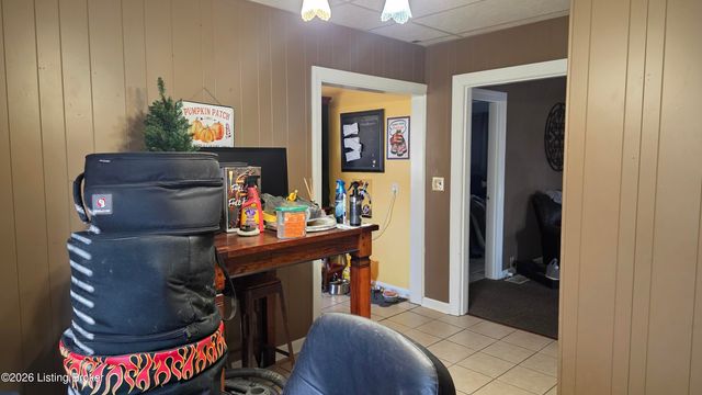 7808 Glaser Ln, Louisville, KY 40228