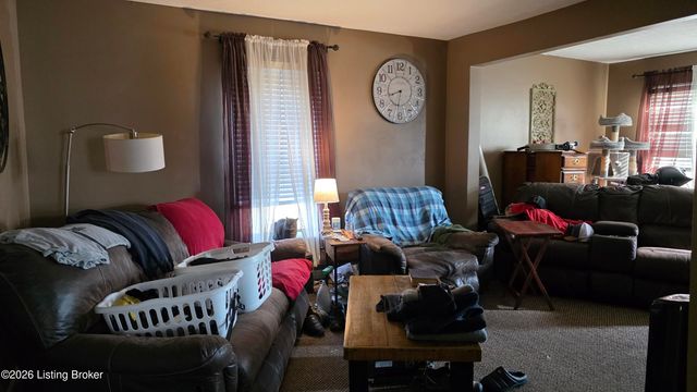 7808 Glaser Ln, Louisville, KY 40228