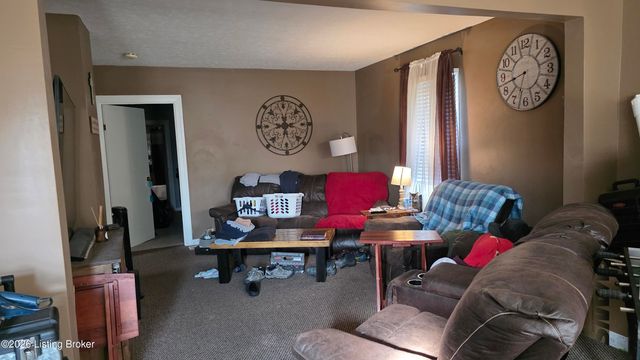 7808 Glaser Ln, Louisville, KY 40228