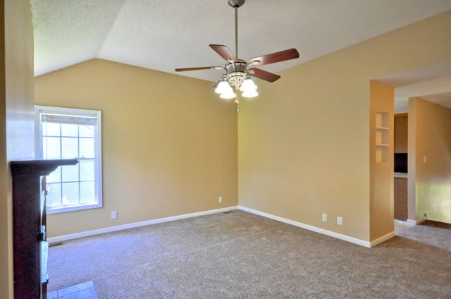3517 BARKERS MILL RD, Clarksville, TN 37042