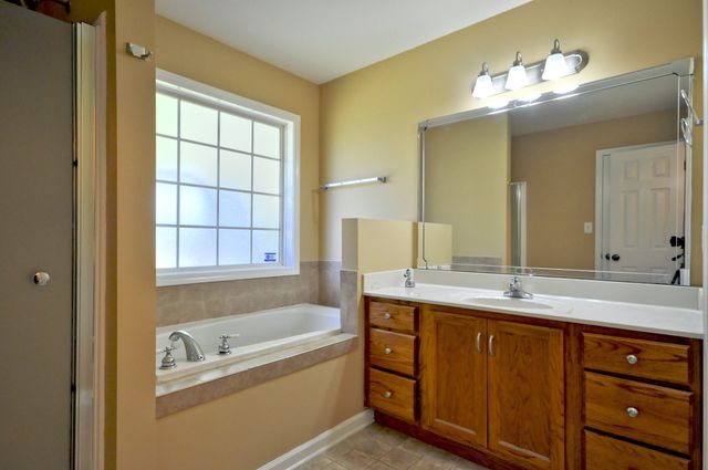 3517 BARKERS MILL RD, Clarksville, TN 37042