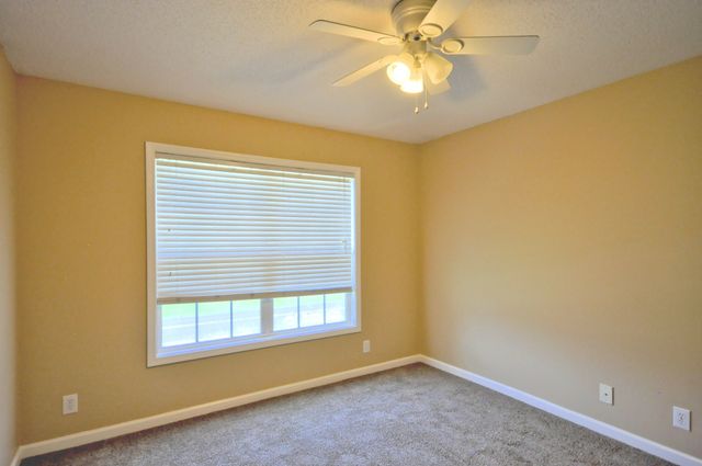 3517 BARKERS MILL RD, Clarksville, TN 37042