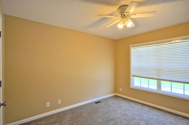 3517 BARKERS MILL RD, Clarksville, TN 37042