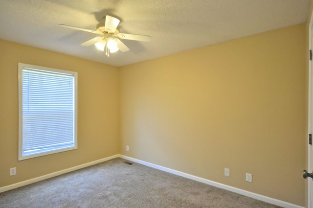 3517 BARKERS MILL RD, Clarksville, TN 37042