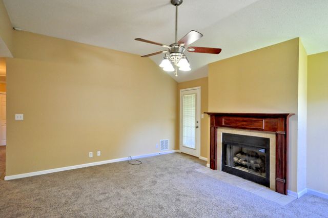 3517 BARKERS MILL RD, Clarksville, TN 37042