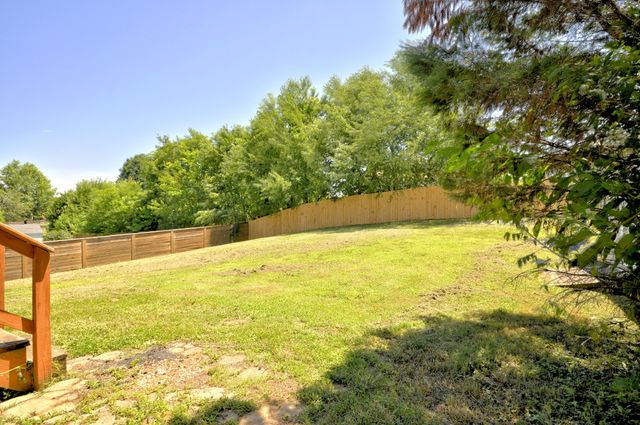 3517 BARKERS MILL RD, Clarksville, TN 37042