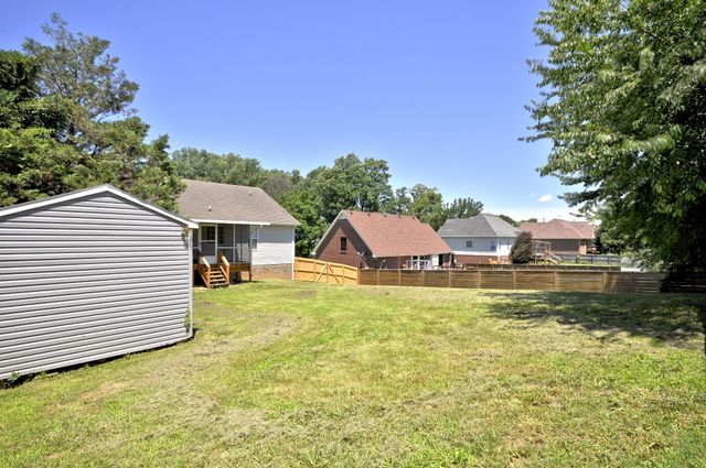 3517 BARKERS MILL RD, Clarksville, TN 37042
