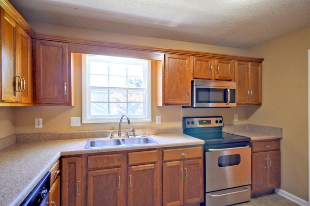 3517 BARKERS MILL RD, Clarksville, TN 37042
