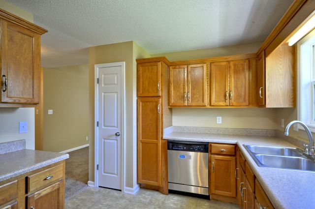 3517 BARKERS MILL RD, Clarksville, TN 37042