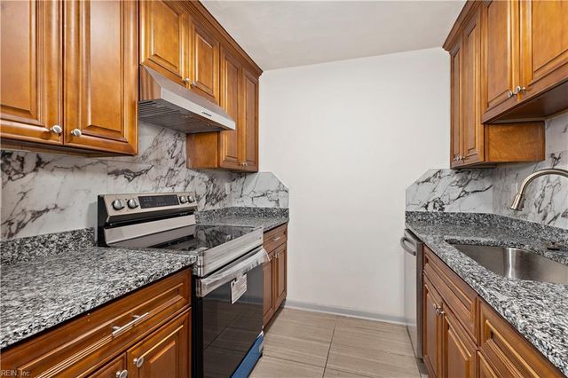 705 Harbour North DR, Chesapeake, VA 23320