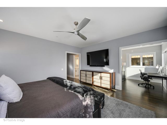 2107 W Bradley Place, Chicago, IL 60618
