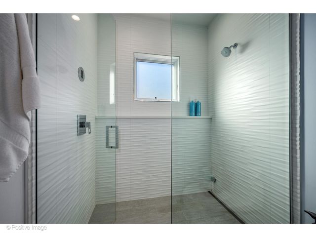 2107 W Bradley Place, Chicago, IL 60618