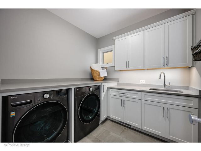 2107 W Bradley Place, Chicago, IL 60618