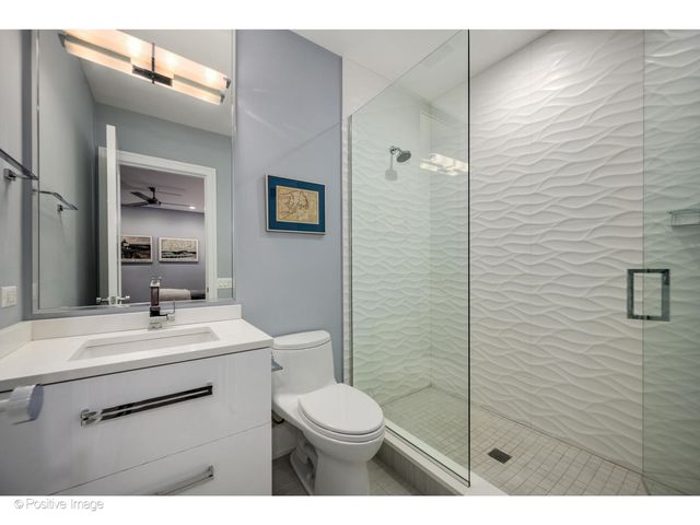 2107 W Bradley Place, Chicago, IL 60618