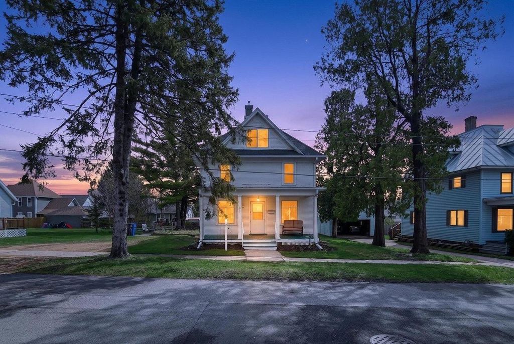 103 7th Street, Mount Horeb, WI 53572