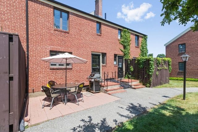 958 Belmont St 958, Watertown, MA 02472