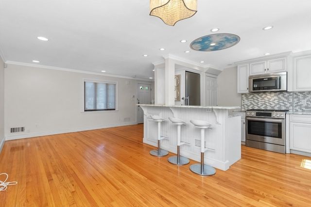 958 Belmont St 958, Watertown, MA 02472