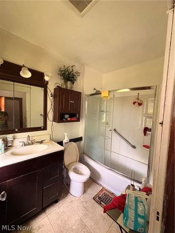 9915 Raymond Avenue, Cleveland, OH 44104
