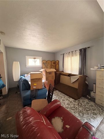 9915 Raymond Avenue, Cleveland, OH 44104