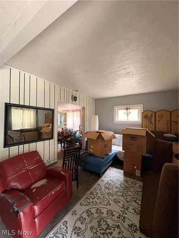 9915 Raymond Avenue, Cleveland, OH 44104