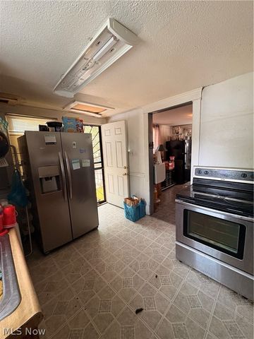 9915 Raymond Avenue, Cleveland, OH 44104