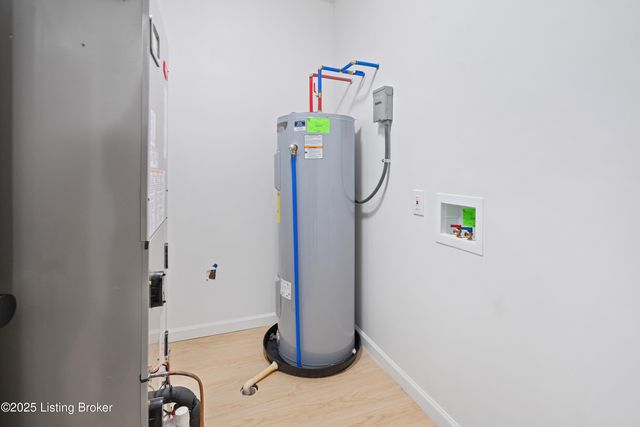 6713 Memory Ln, Louisville, KY 40258