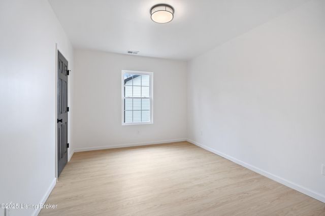 6713 Memory Ln, Louisville, KY 40258