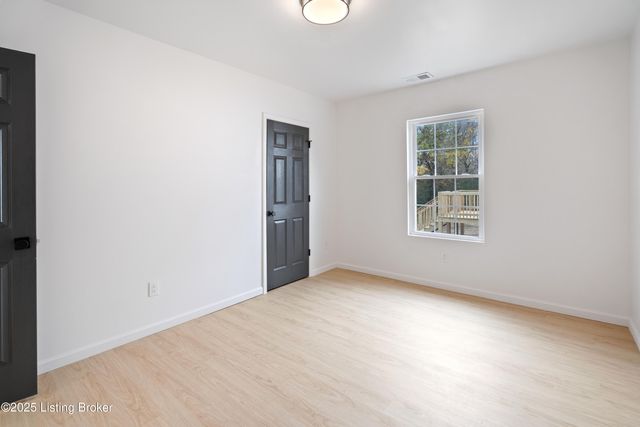 6713 Memory Ln, Louisville, KY 40258