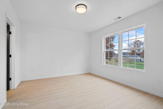 6713 Memory Ln, Louisville, KY 40258