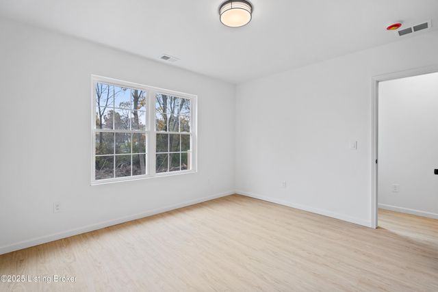 6713 Memory Ln, Louisville, KY 40258