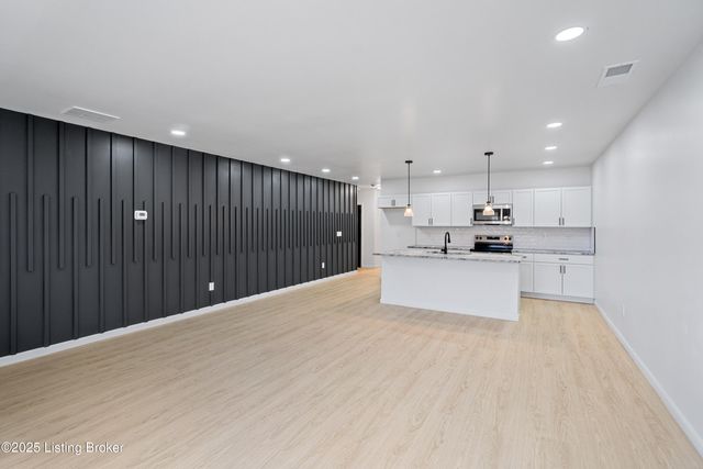 6713 Memory Ln, Louisville, KY 40258