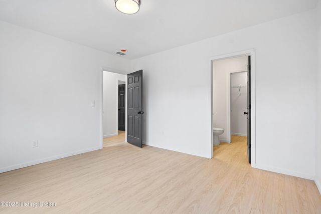 6713 Memory Ln, Louisville, KY 40258