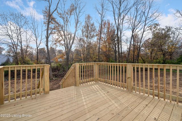 6713 Memory Ln, Louisville, KY 40258