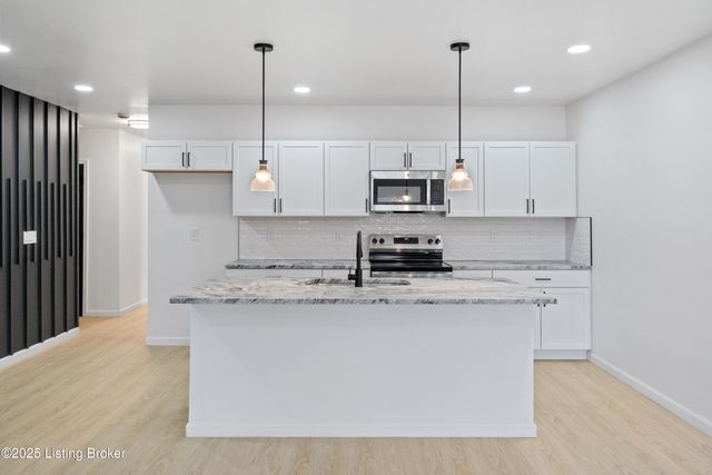 6713 Memory Ln, Louisville, KY 40258